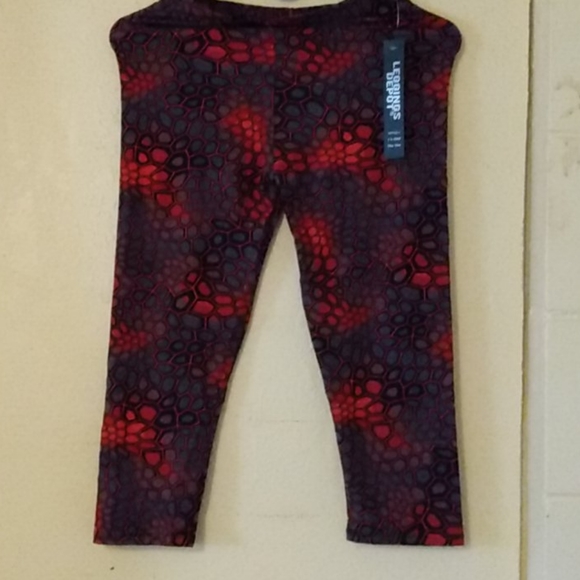 Printed High Waisted Capri Leggings - Picture 2 of 2